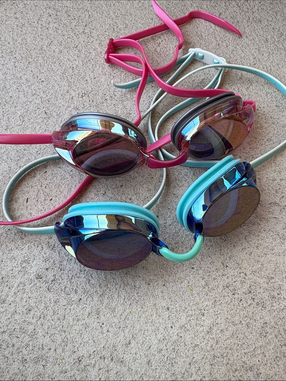 Set Lot of 2 Speedo Women’s Vanquisher 2.0 Mirrored Lens Swim Goggles Pink Blue